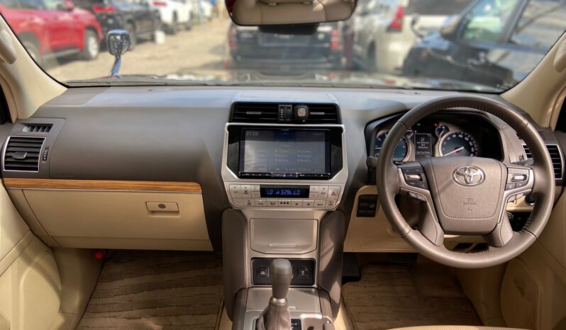 
								Toyota Land Cruiser Prado full									