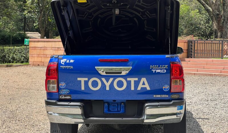 
								Toyota Hilux full									