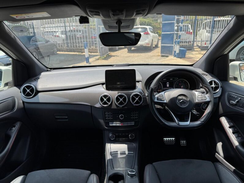 
								Mercedes Benz B180 full									