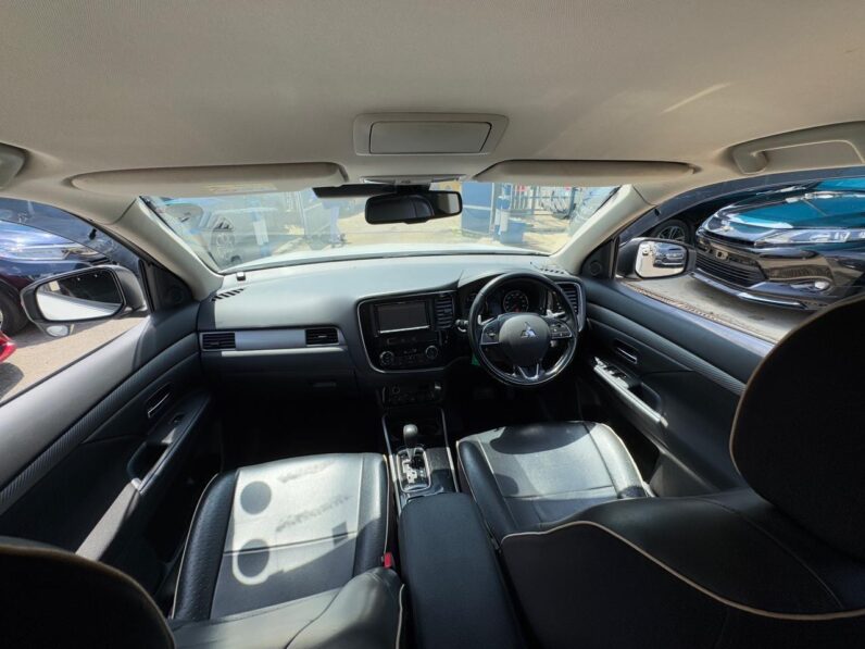 
								Mitsubishi Outlander full									