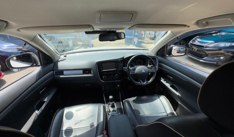 
								Mitsubishi Outlander full									