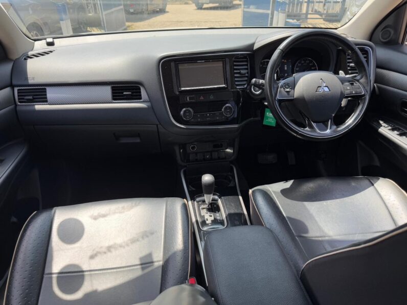 
								Mitsubishi Outlander full									