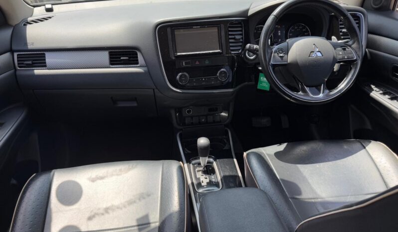 
								Mitsubishi Outlander full									