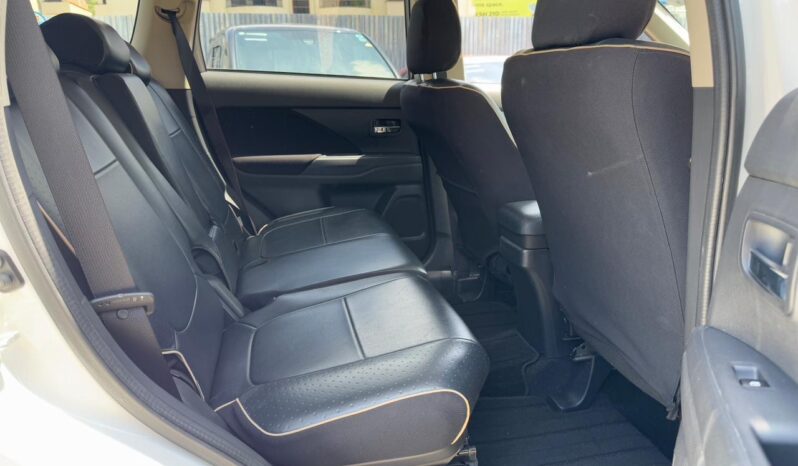 
								Mitsubishi Outlander full									