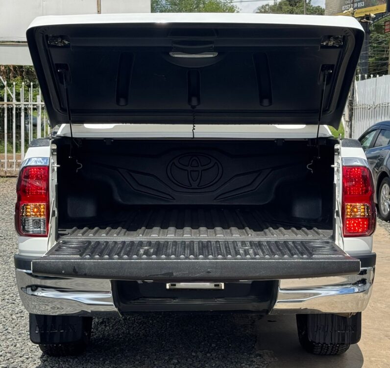 
								Toyota Hilux full									