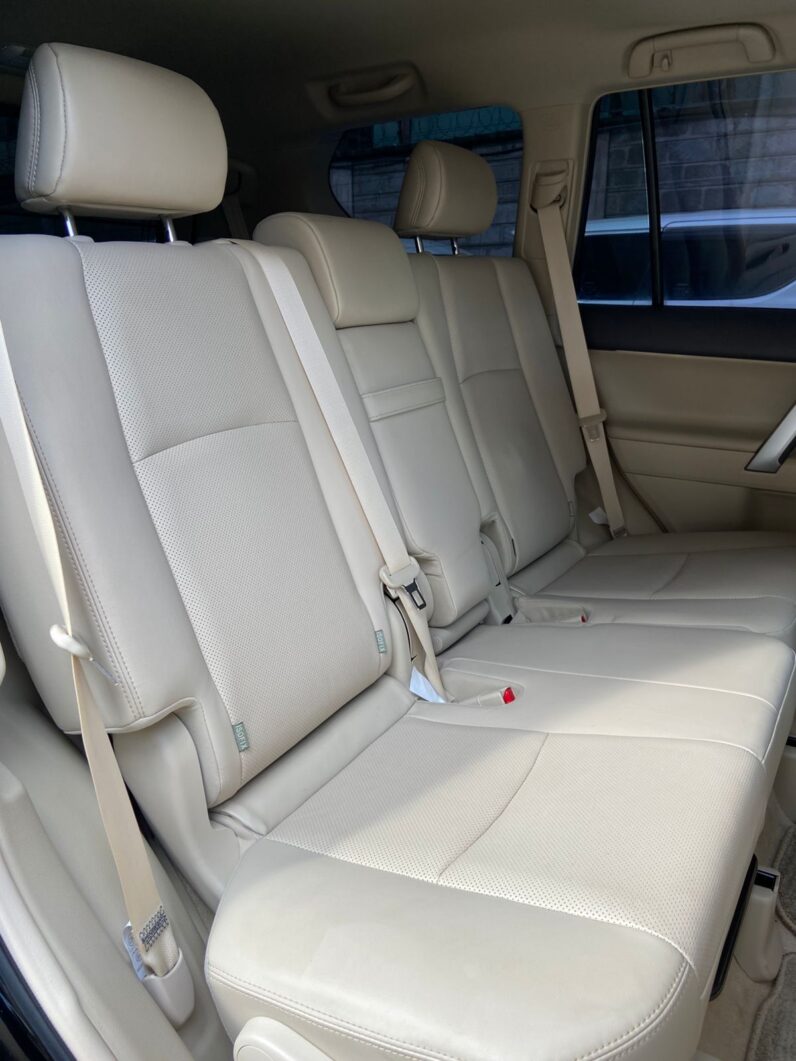 
								Toyota Land Cruiser Prado full									