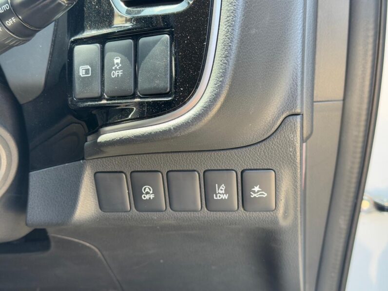 
								Mitsubishi Outlander full									