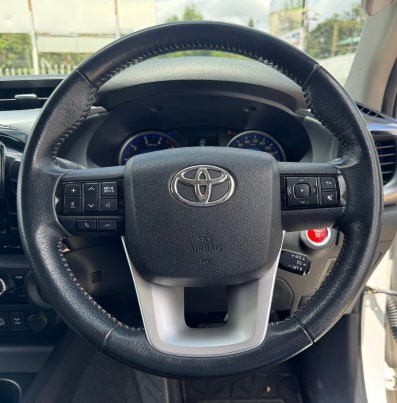 
								Toyota Hilux full									