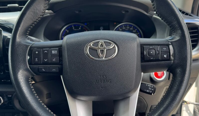 
								Toyota Hilux full									