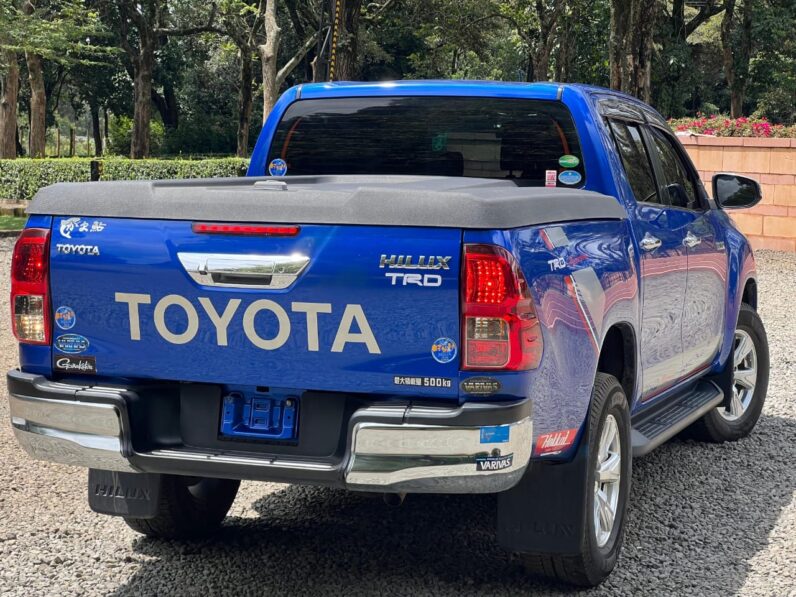 
								Toyota Hilux full									