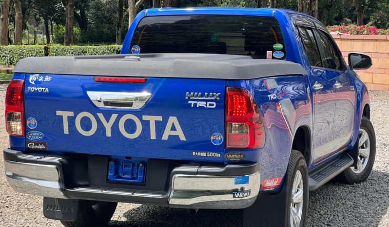 
								Toyota Hilux full									