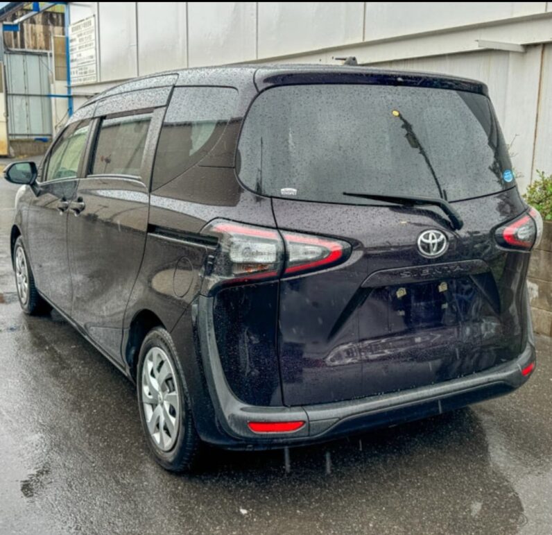 
								Toyota Sienta full									