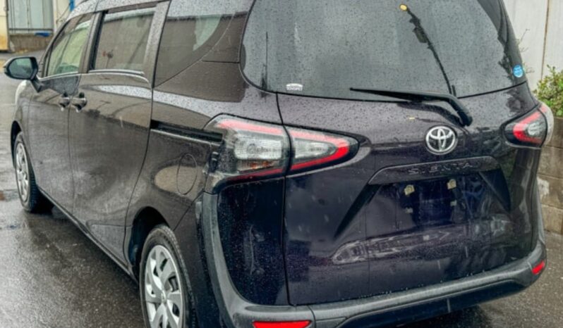 
								Toyota Sienta full									