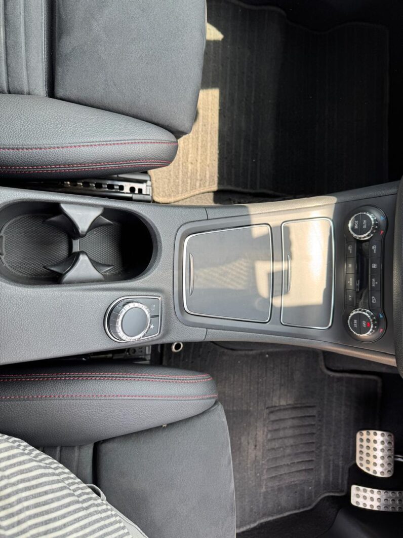 
								Mercedes Benz B180 full									