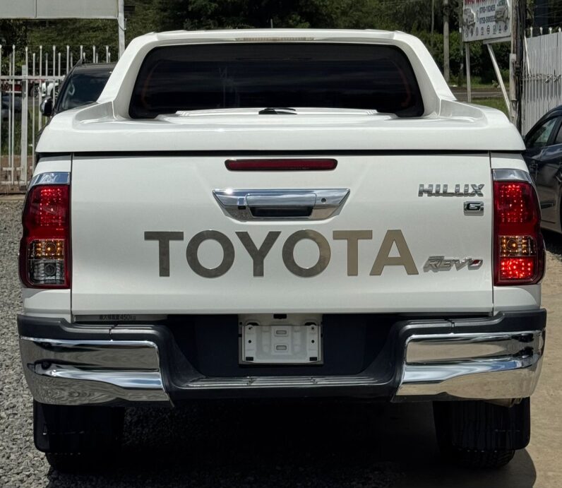
								Toyota Hilux full									