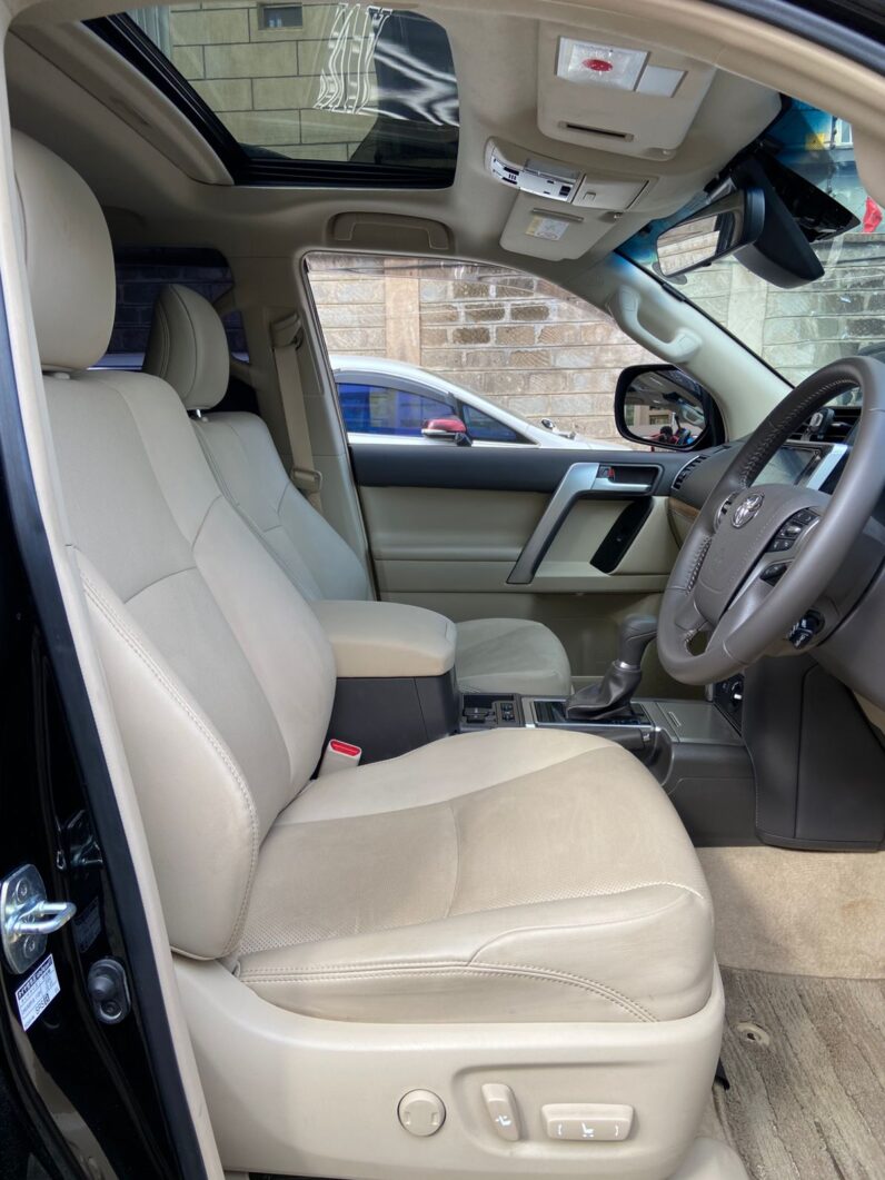 
								Toyota Land Cruiser Prado full									