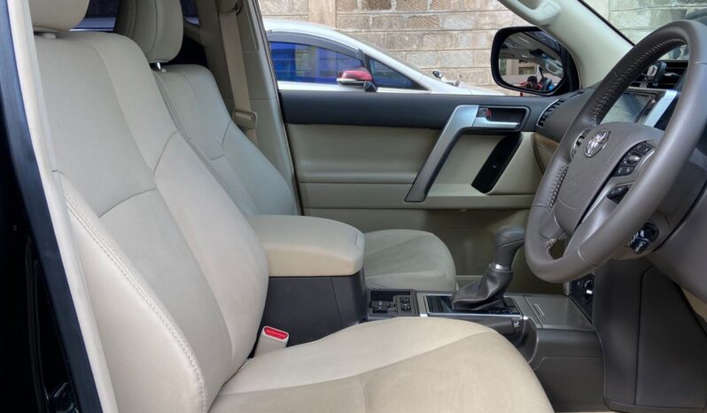 
								Toyota Land Cruiser Prado full									