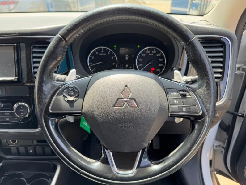 
								Mitsubishi Outlander full									