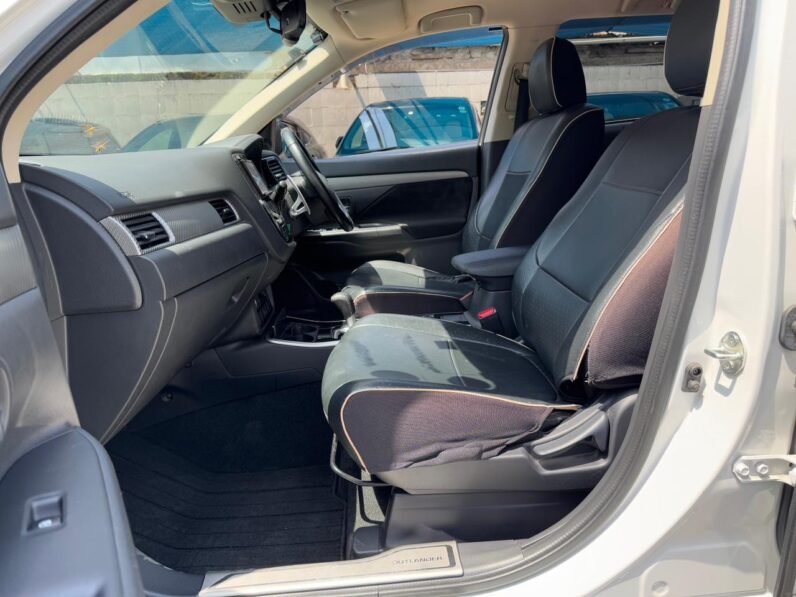 
								Mitsubishi Outlander full									