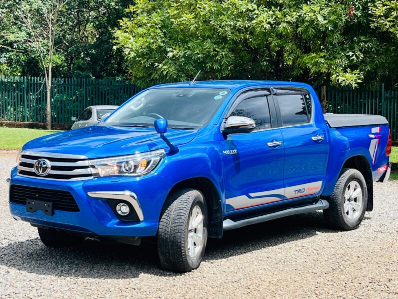 
								Toyota Hilux full									
