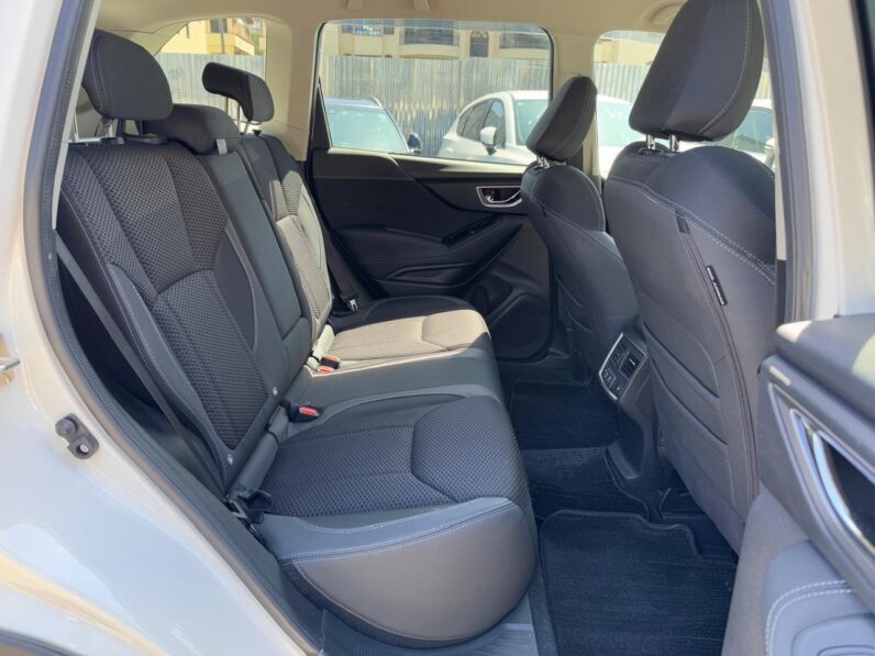 
								Subaru Forester full									