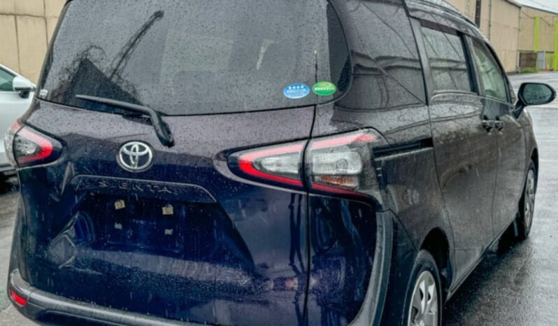 
								Toyota Sienta full									