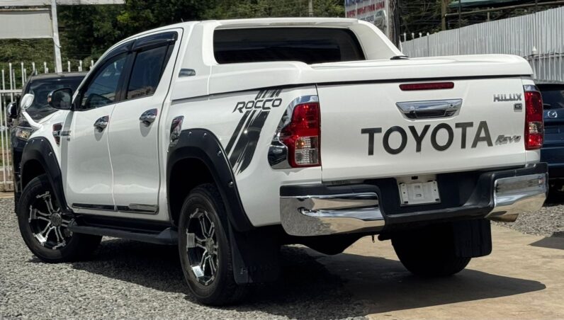 
								Toyota Hilux full									
