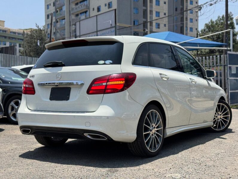 
								Mercedes Benz B180 full									