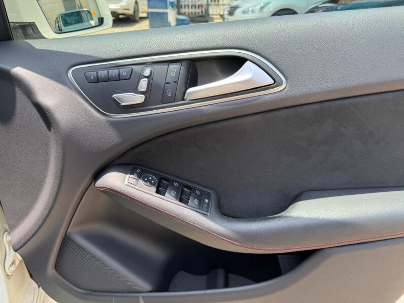 
								Mercedes Benz B180 full									