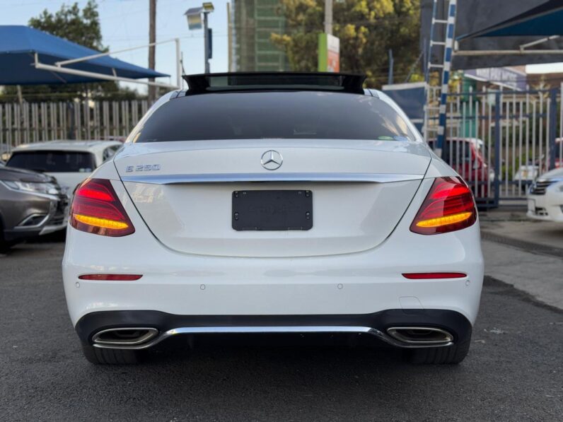 
								Mercedes Benz E250 full									