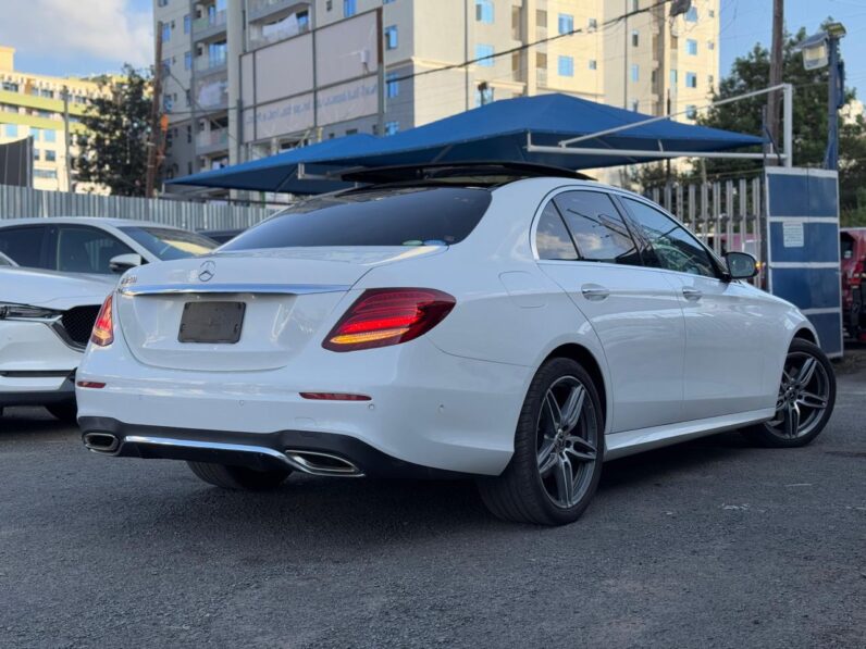
								Mercedes Benz E250 full									