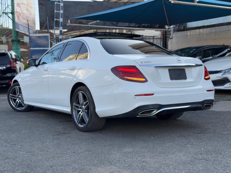 
								Mercedes Benz E250 full									