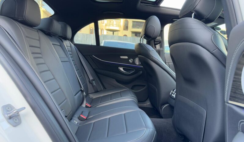 
								Mercedes Benz E250 full									