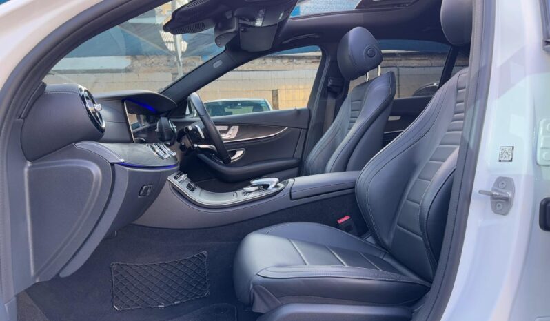 
								Mercedes Benz E250 full									