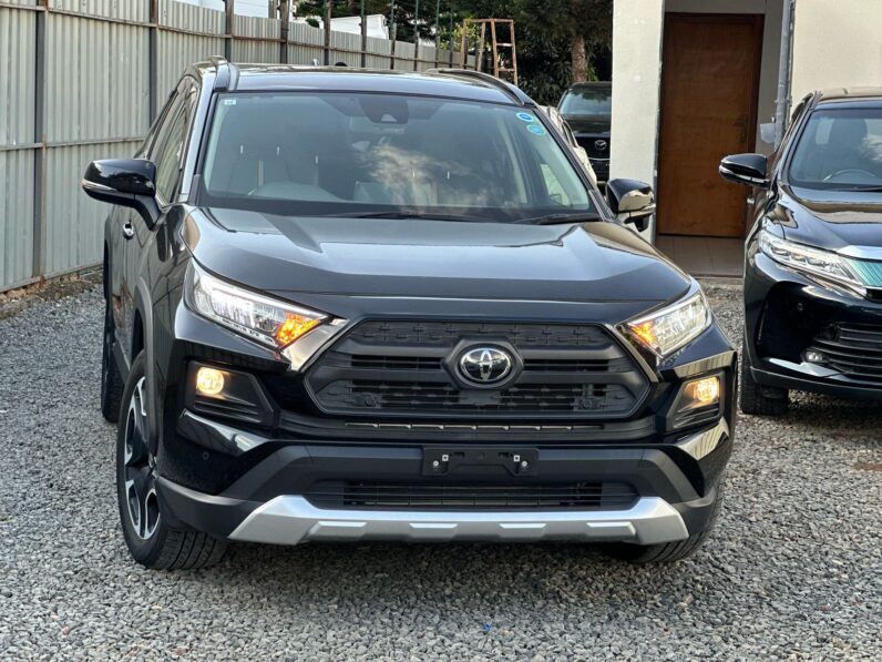 
								Toyota Rav4 adventure full									