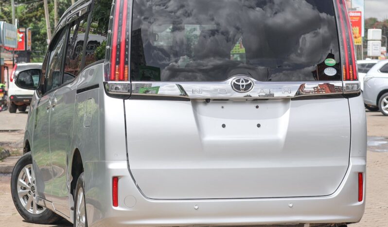 
								Toyota Noah full									