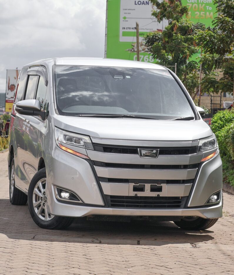 
								Toyota Noah full									