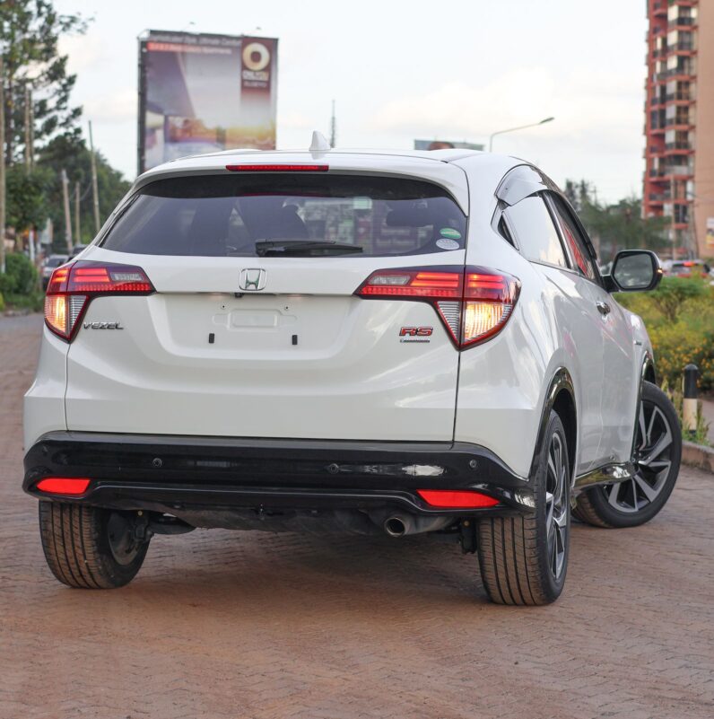 
								Honda vezel Rs full									