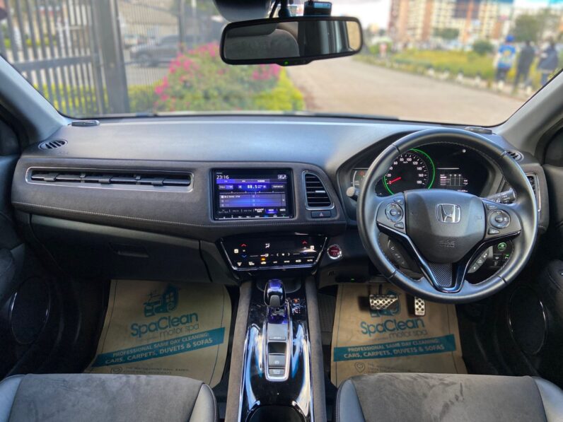 
								Honda vezel Rs full									