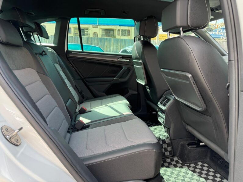 
								Voxwagen Tiguan R line full									