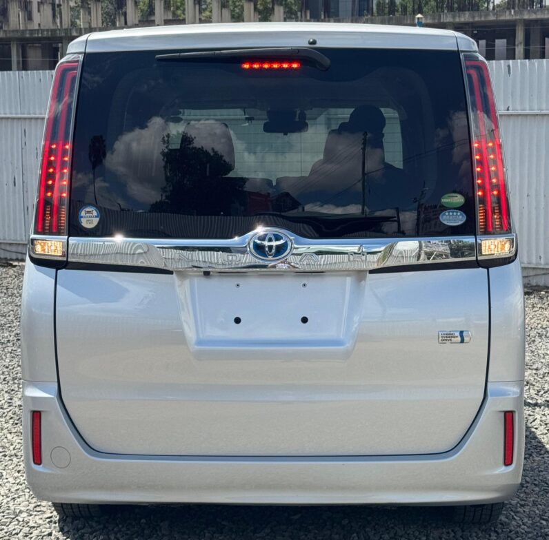 
								Toyota Noah full									