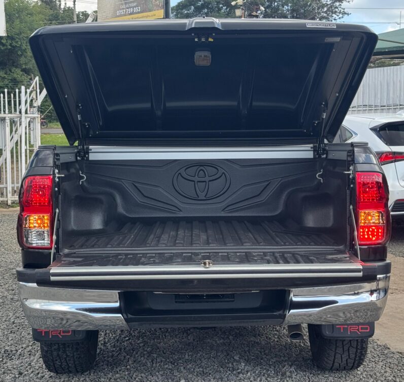 
								Toyota Hilux full									