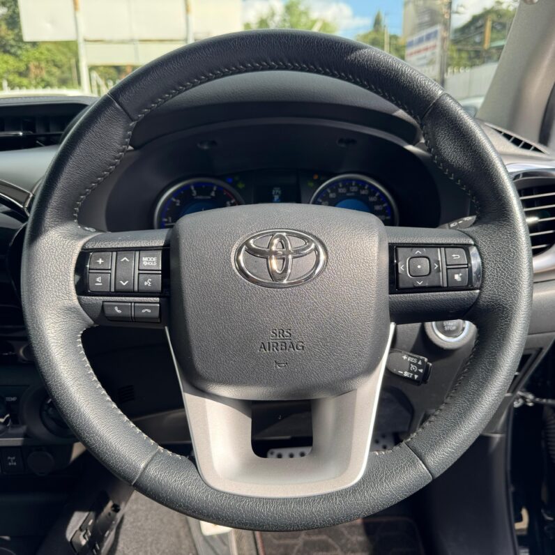 
								Toyota Hilux full									