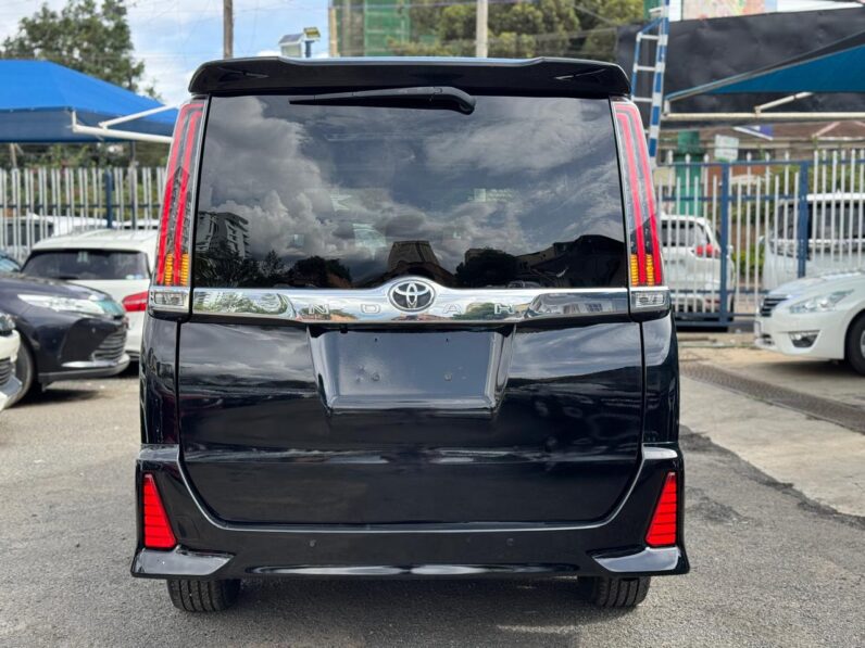 
								Toyota Noah full									