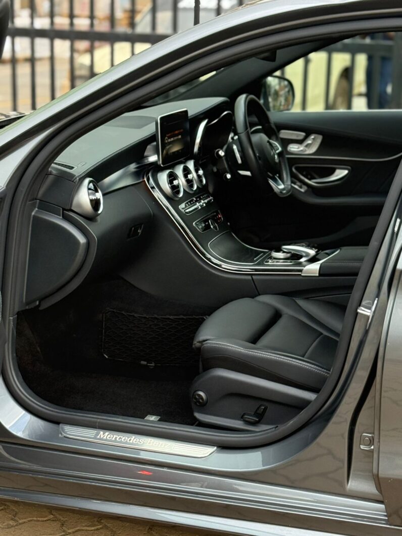 
								Mercedes Benz C200 full									