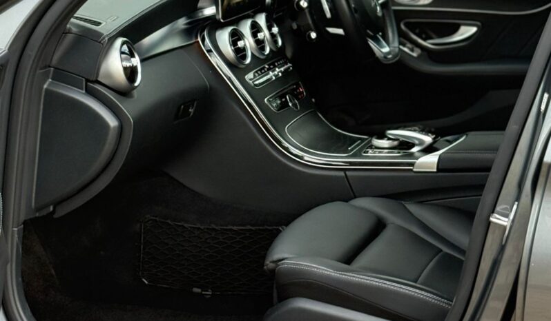 
								Mercedes Benz C200 full									