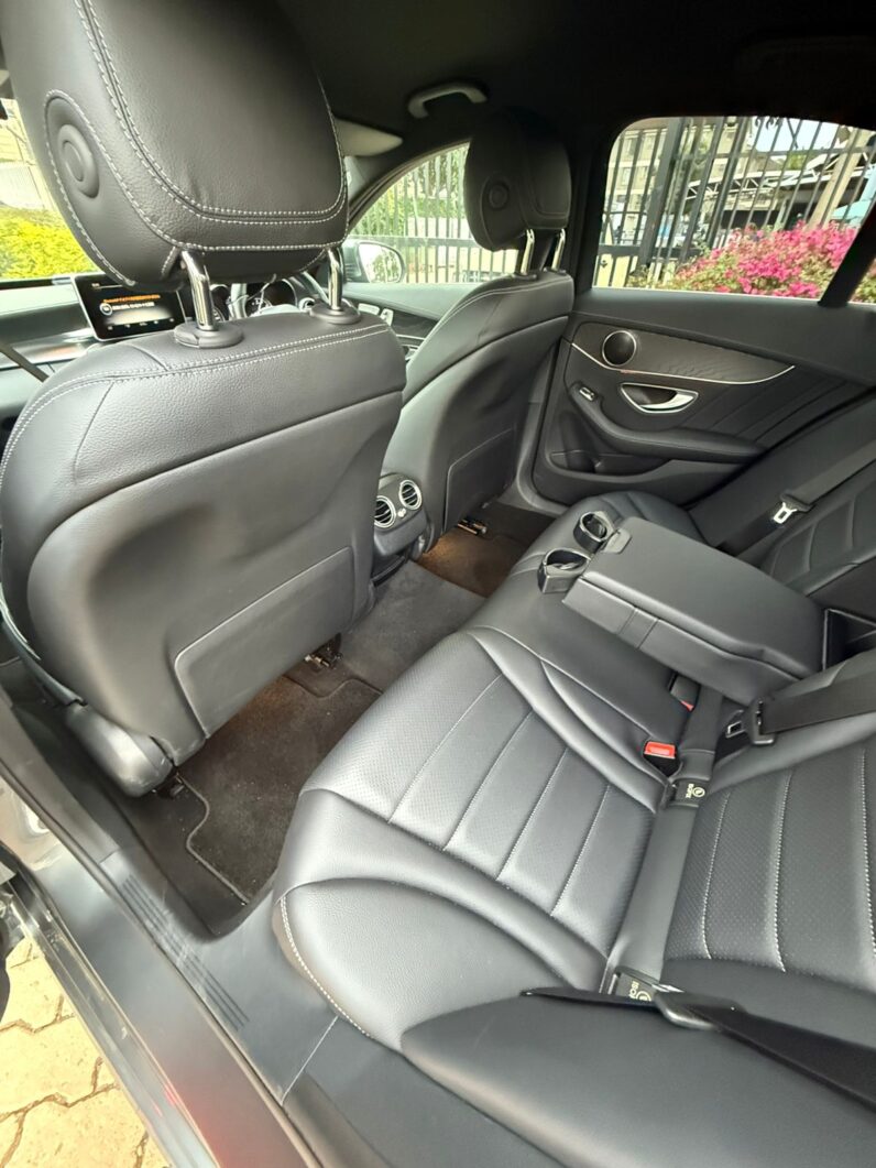 
								Mercedes Benz C200 full									
