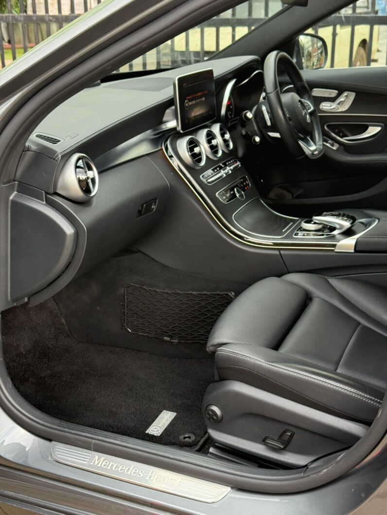 
								Mercedes Benz C200 full									