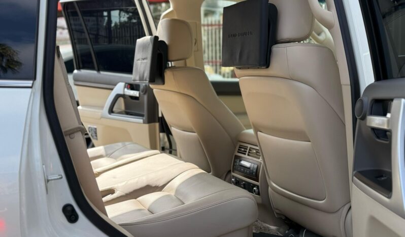 
								Toyota land cruiser Lc200 ZX full									