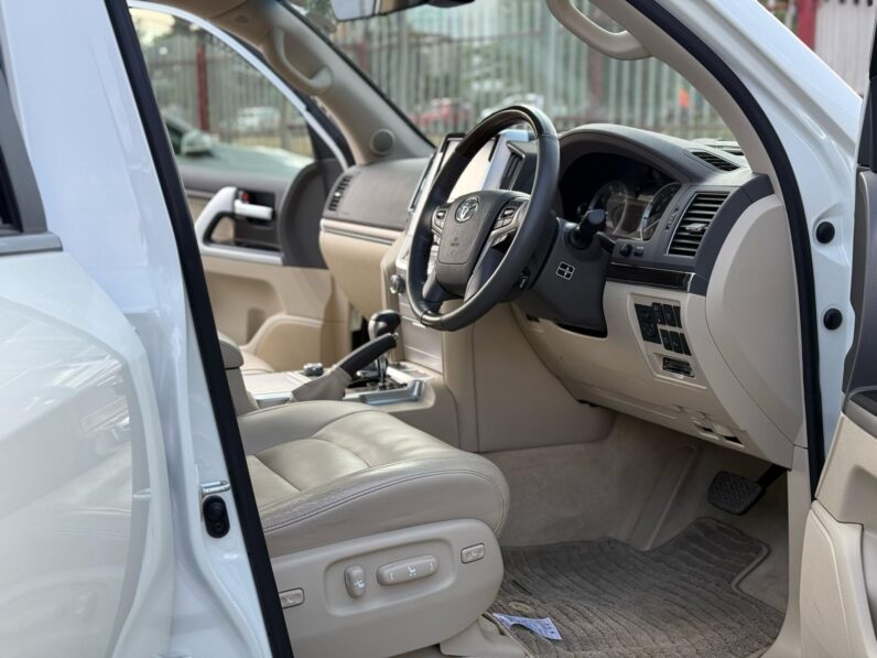 
								Toyota land cruiser Lc200 ZX full									